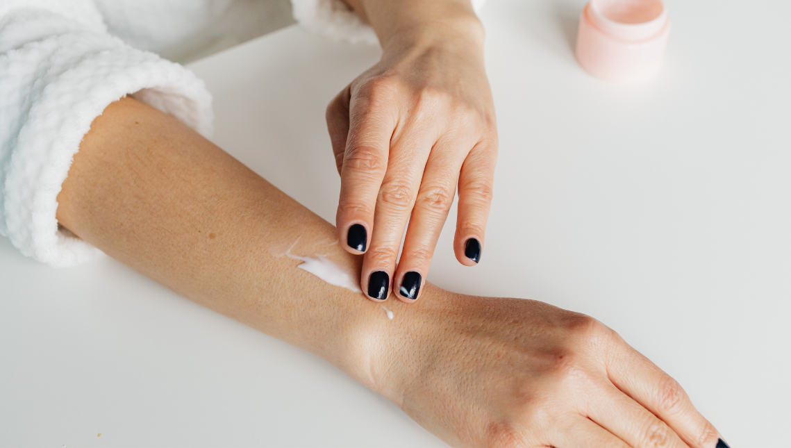 Pelle spenta e stressata dal freddo: come ritrovare comfort e luminosità